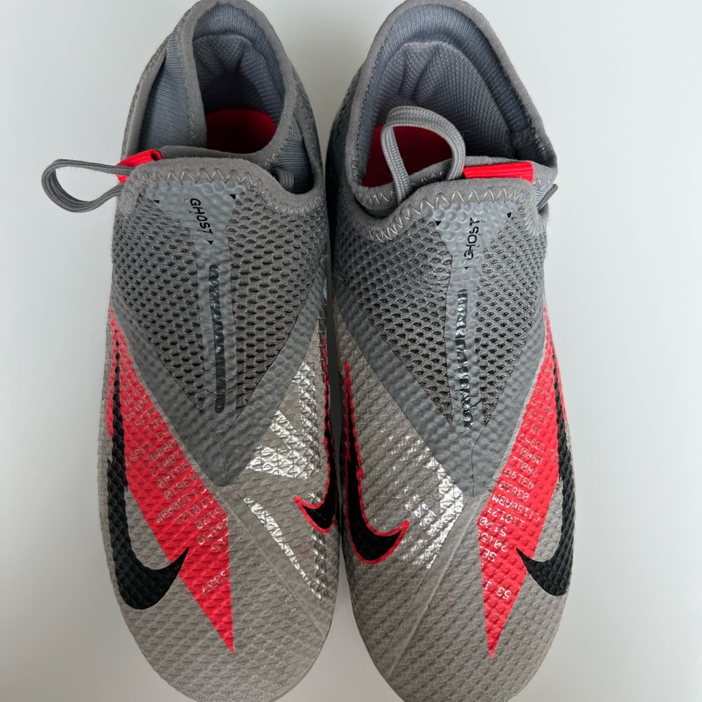 Nike Phantom Vision VSN 2 Elite DF F Soccer Cleats Football
CD4161-906 Size 4.5 - Picture 2 of 8